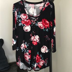 NWT Maurices large 24/7 lace up shirt
